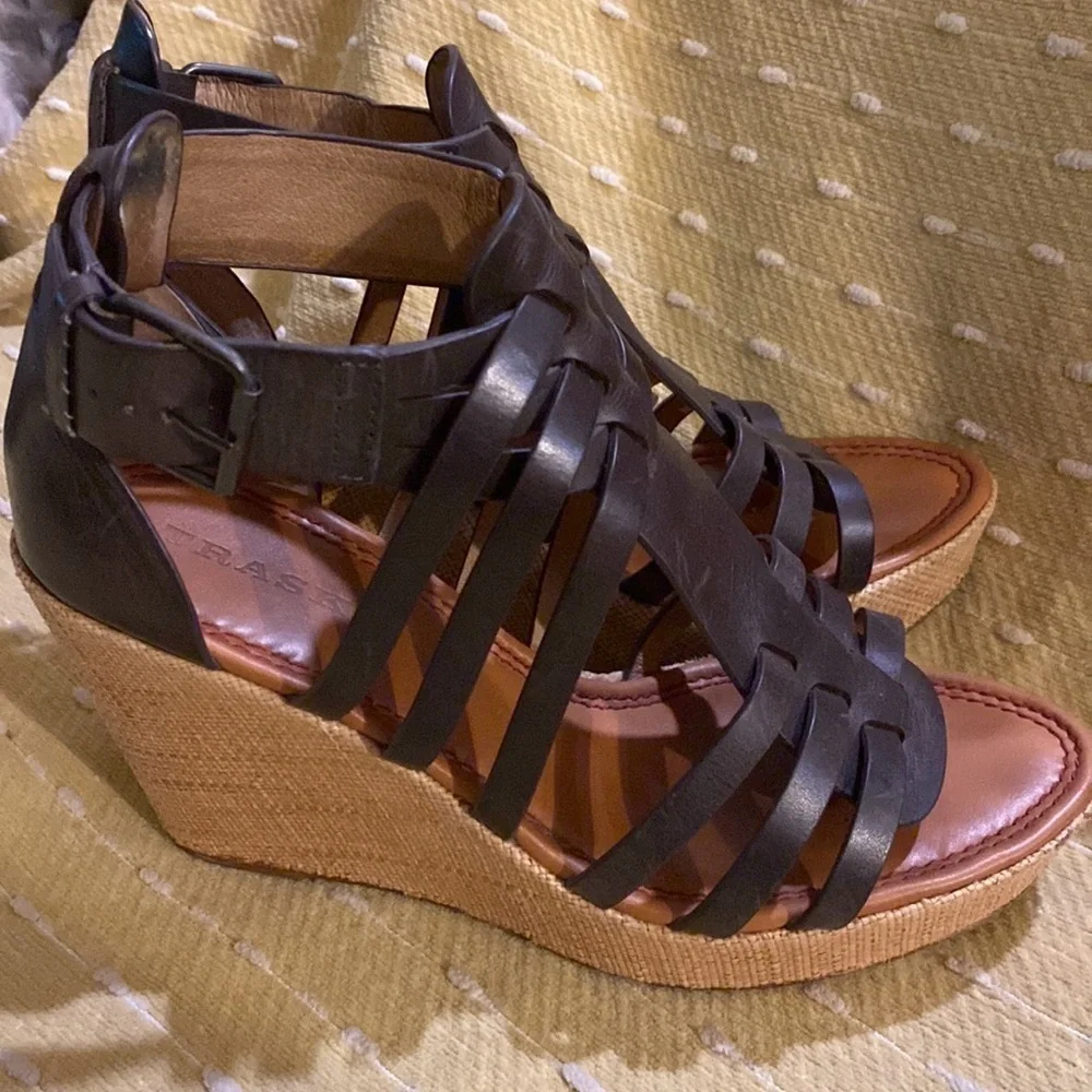 HS Trask Leather Strappy Burlap Wedges Sandals Shoes Women's size 10 4’ wedge
